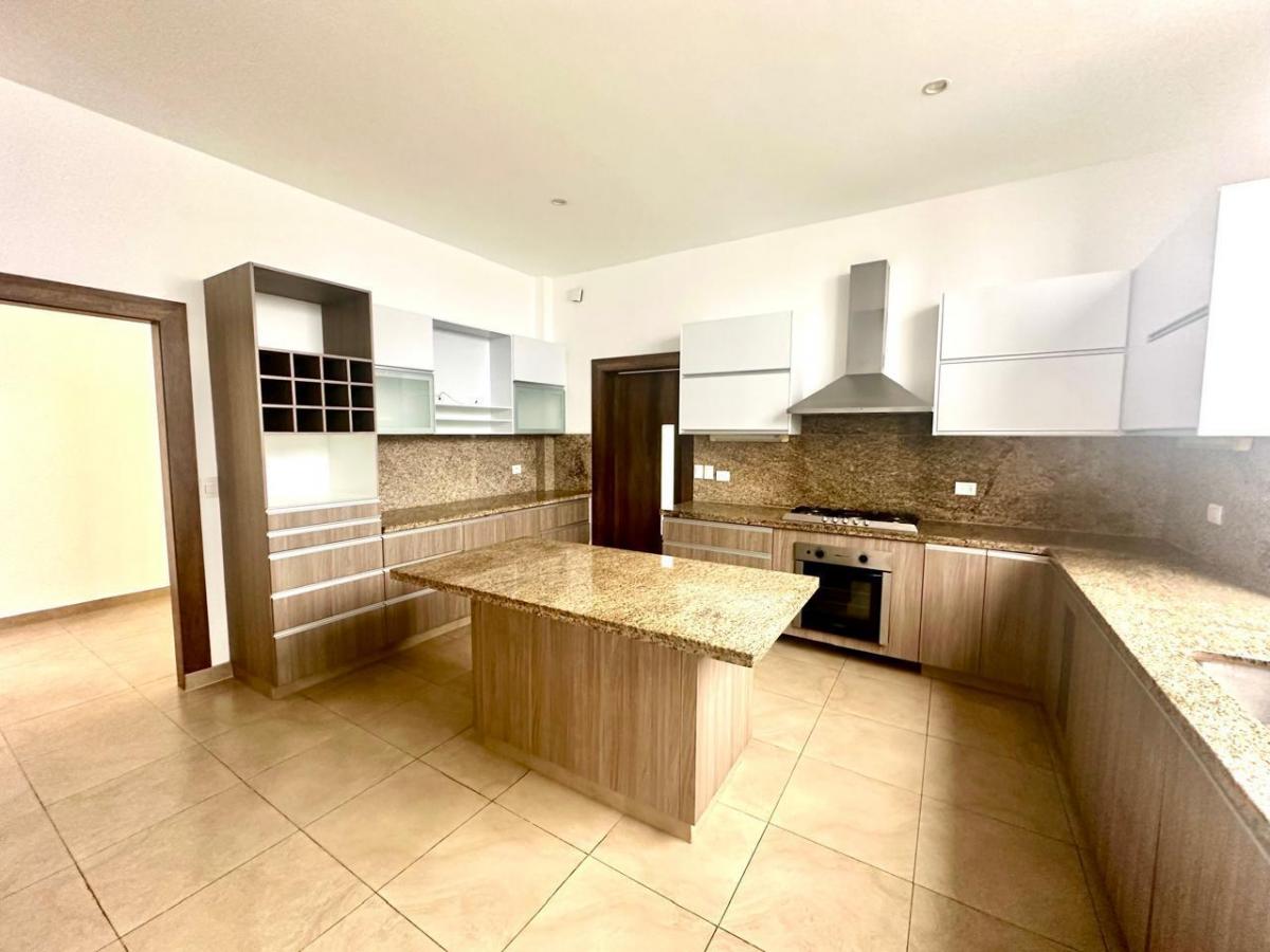 Samborondon. Mocoli Casa en Venta Urbanizacion Exclusiva, Guayas — imagen 4