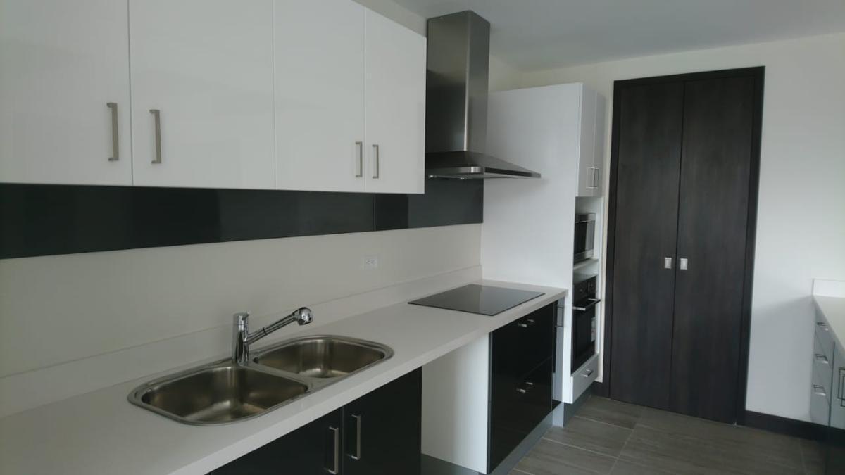 Bonito Departamento 3 Dorm. en La González Suárez — imagen 4