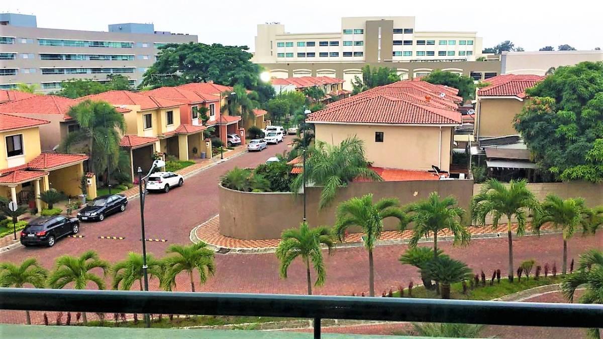 Vendo Departamento en Ciudad Colon, 3dorm/2parqueos/semi - Amoblado/130 m², Guayas — imagen 10