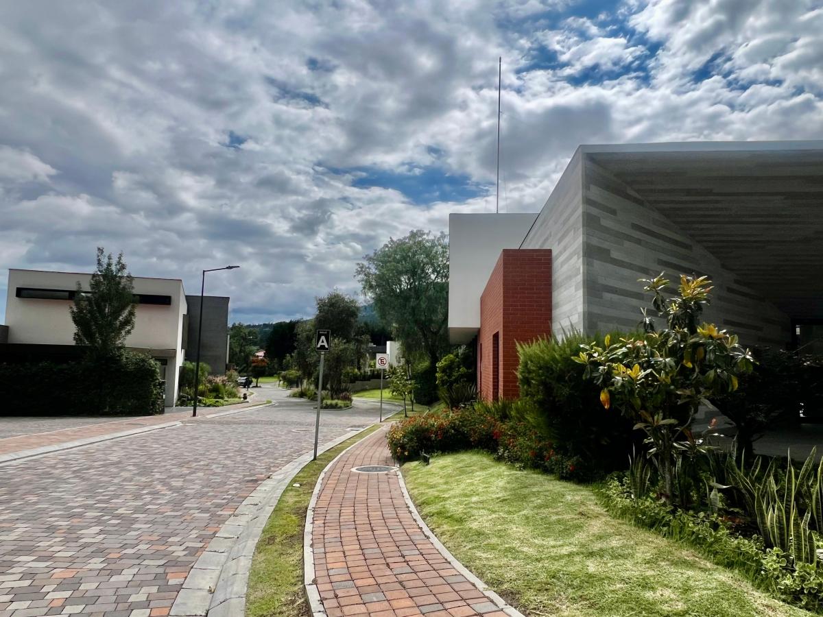 Precioso Terreno Venta Cumbaya — imagen 10