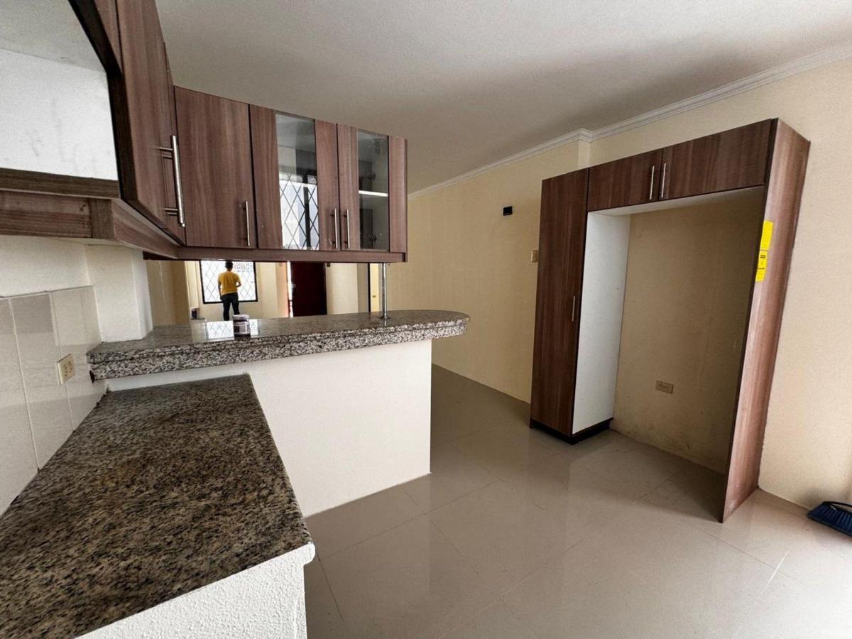 Casa de Venta en Manta Zona Norte Dentro Urbaniza Gr, Manabí — imagen 5