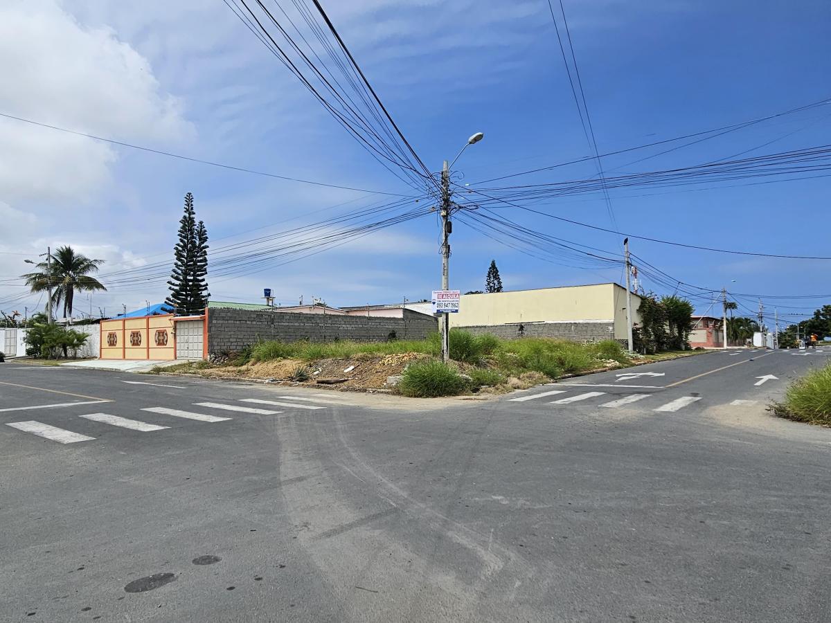 En Venta Terreno Esquinero – Cerca de La Playa - I. Alarcón — imagen 5