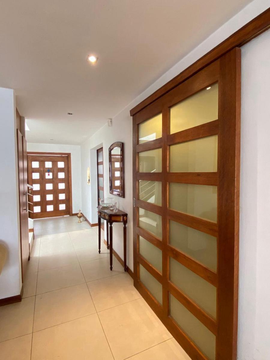 Casa de Venta Frente Al Rancho San Francisco. Diseño Londoño, Doble Altura — imagen 5