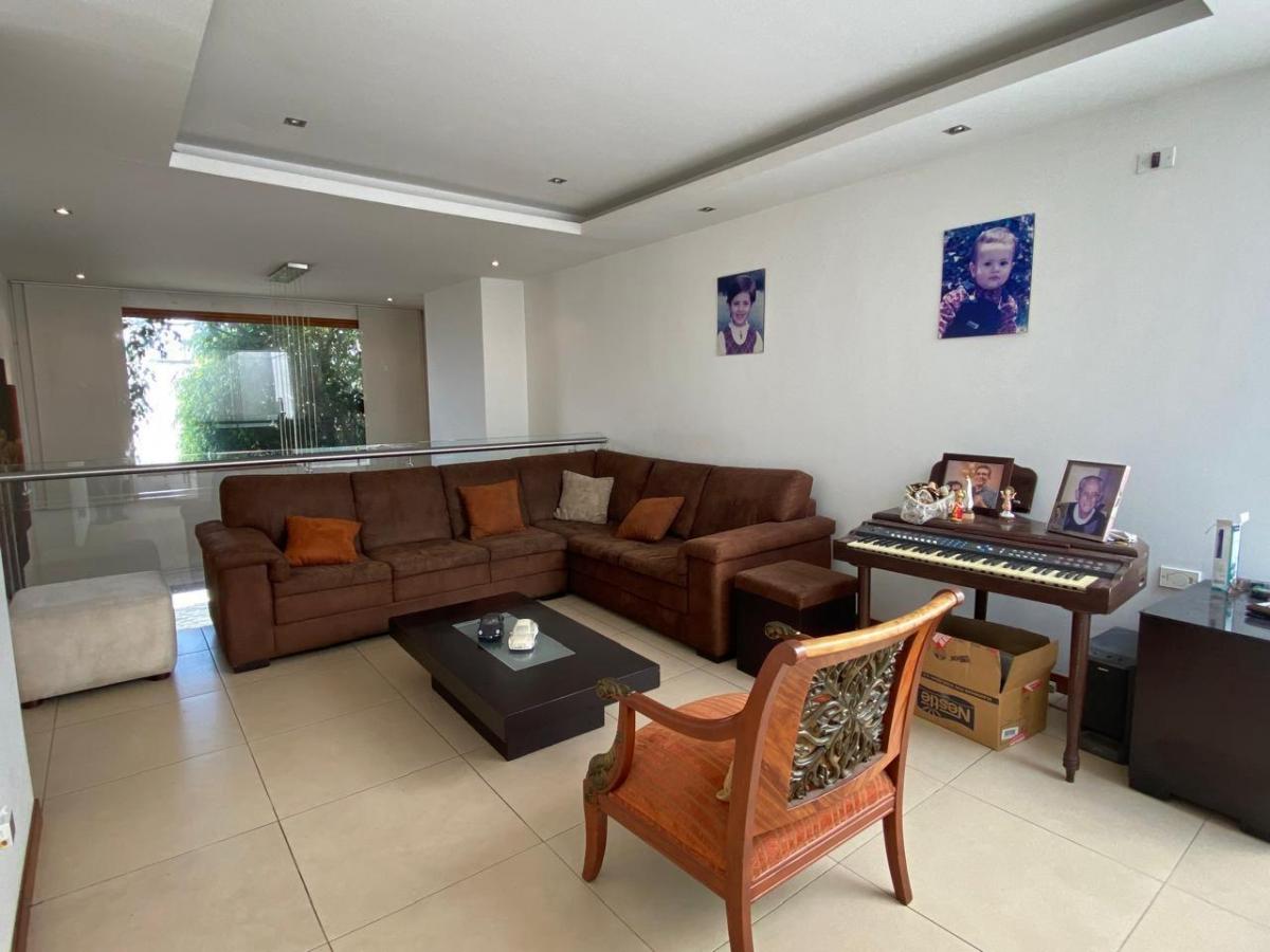 Casa de Venta Frente Al Rancho San Francisco. Diseño Londoño, Doble Altura — imagen 4