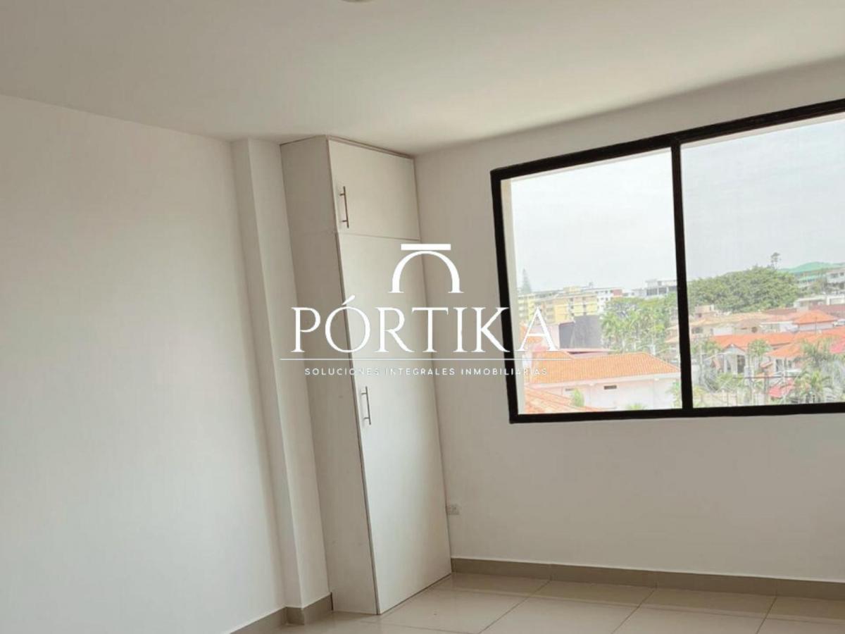 Venta Departamento 3 Dorm. Semi Amoblado - Lomas de Urdesa, Guayas — imagen 3