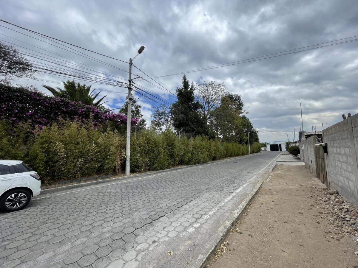 Terreno Esquinero en Tumbaco Sector La Ceramica — imagen 3