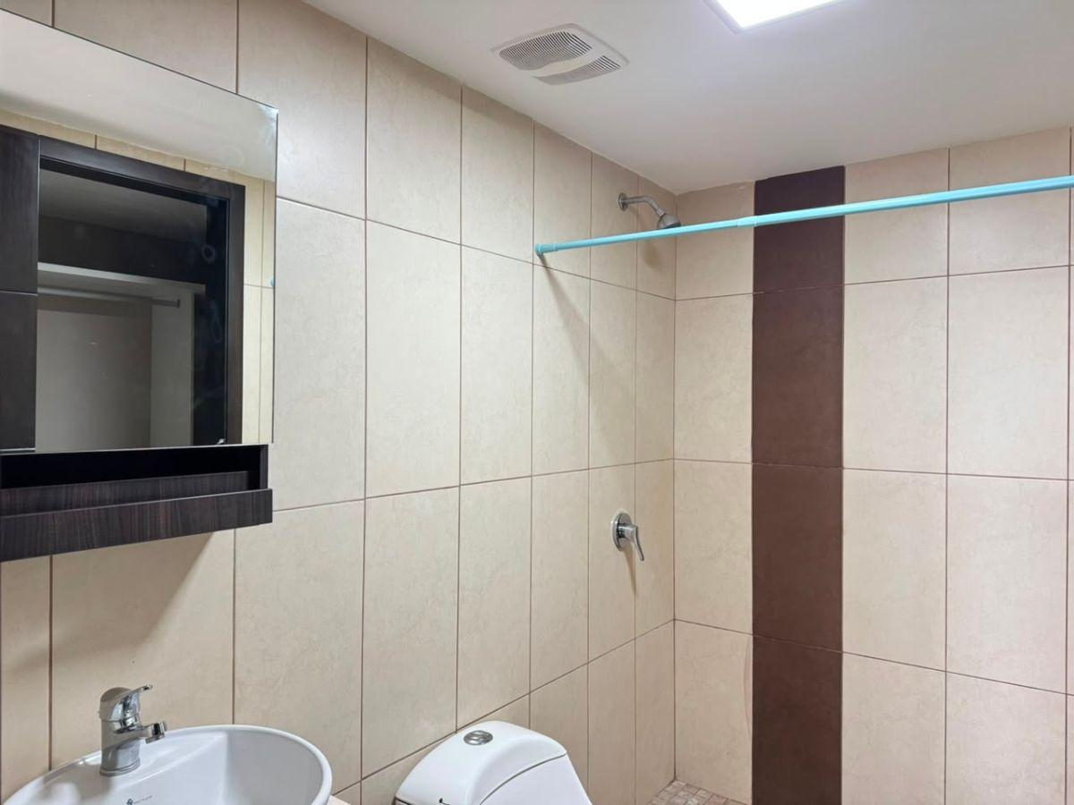 Departamento en Venta con Vista Lateral Al Rio en Torre Bellini, Guayas — imagen 4