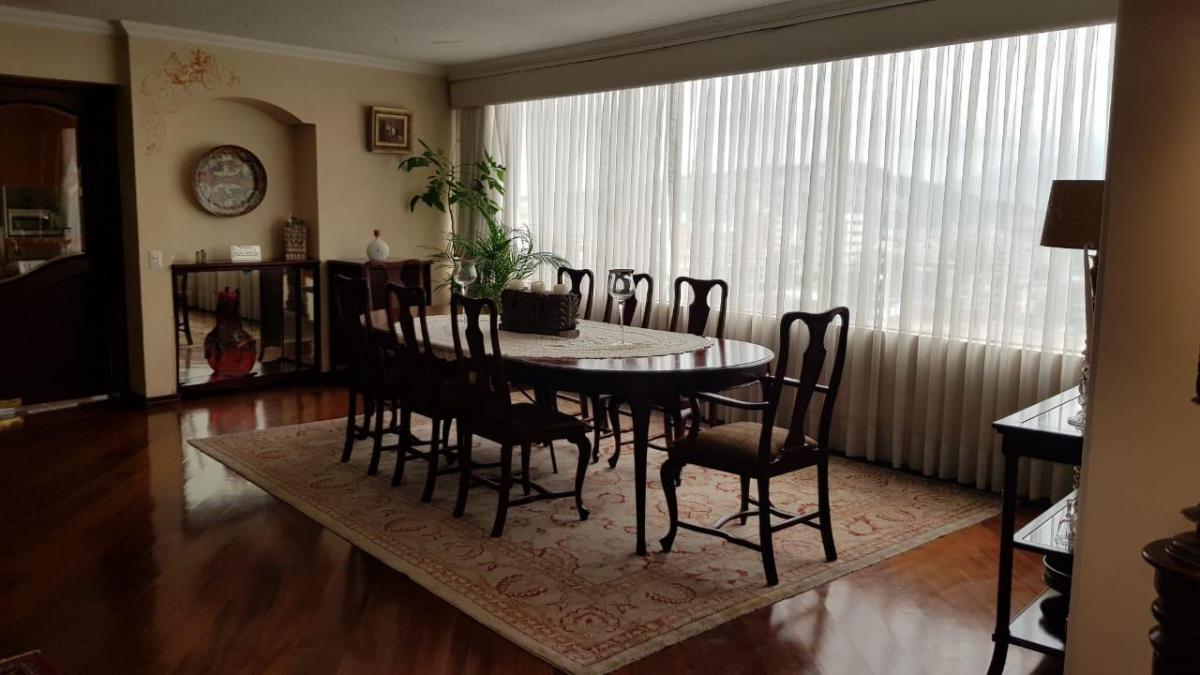 Av Orellana y Av 12 de Octubre, Vendo Apartamento 200 m², 2 Dorm. Grandes, 2 Garages — imagen 3