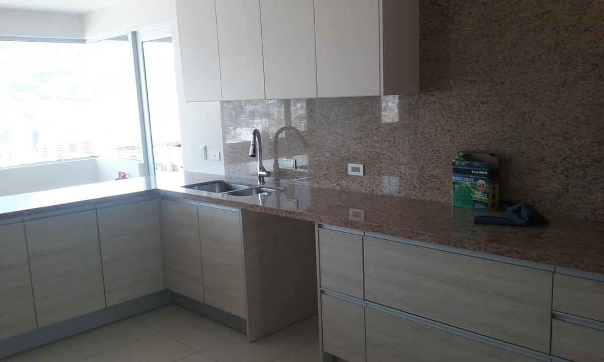 González Suárez, Vendo Hermoso Apartamento. 260 m², 3 Dormit, 3 Garajes. Bodega, Acabaos de Lujo — imagen 3