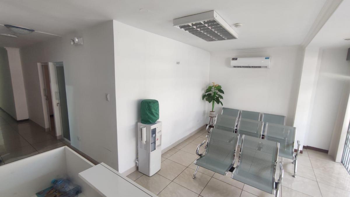 Venta Departamento - Planta Baja - Remodelado, con Suite, Garaje - Urdesa Norte, Guayas — imagen 10