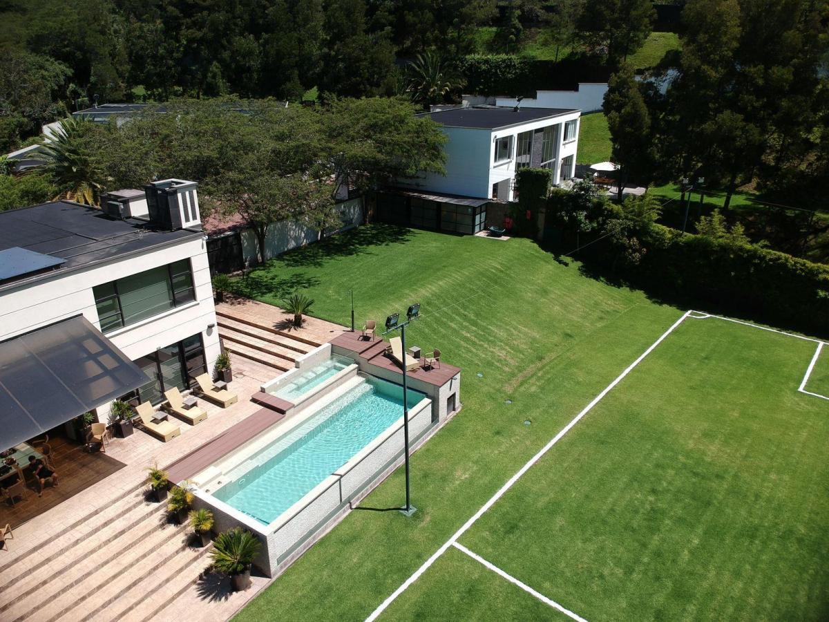 Venta - Bonita Casa de 4 Dorm. con Cancha de Futbol - Cumbaya — imagen 9