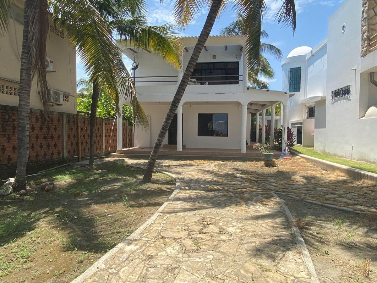 Casa Al Pie del Mar en Venta, Playas Villamil - Km 7.5, Guayas — imagen 10