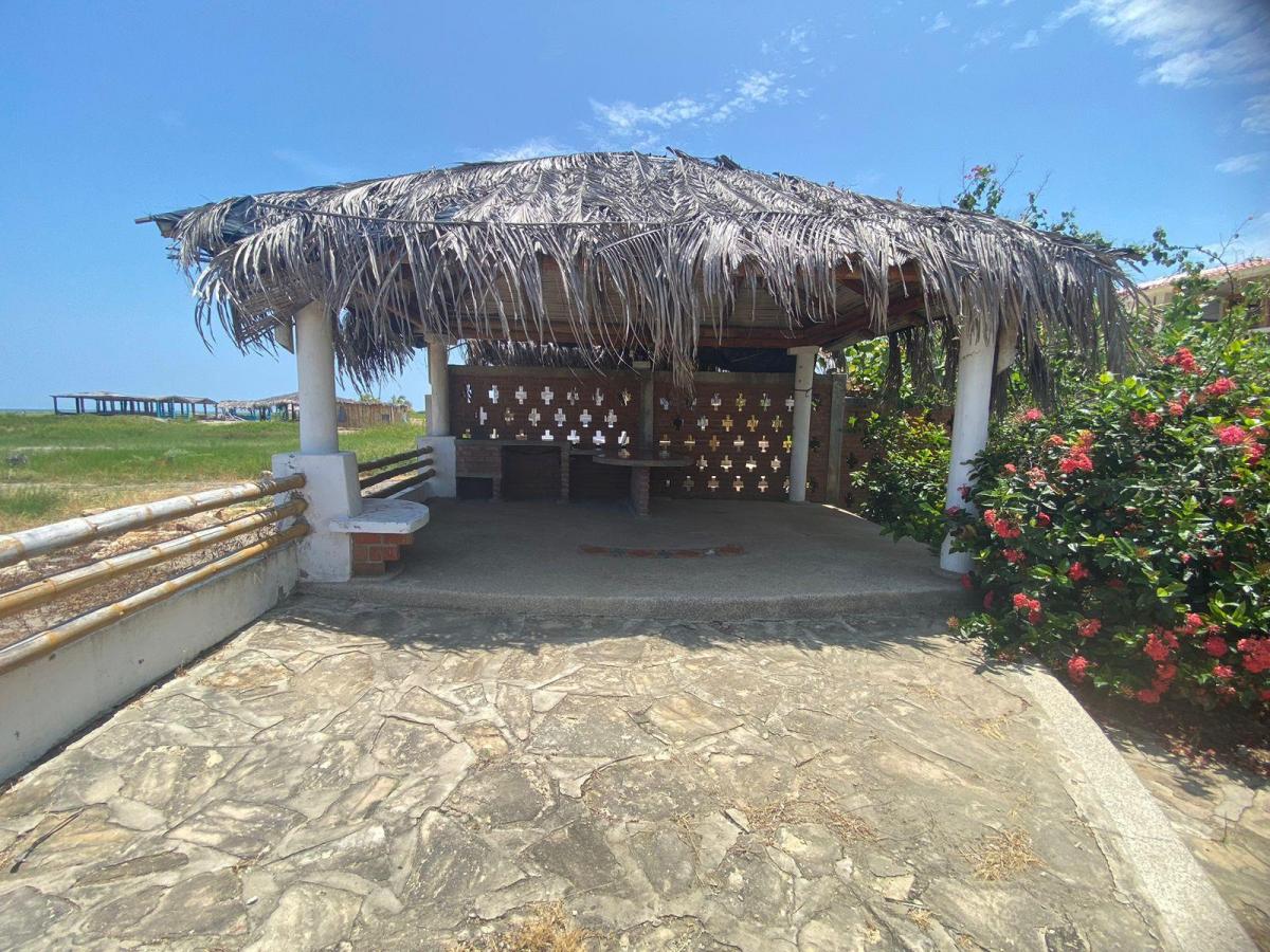 Casa Al Pie del Mar en Venta, Playas Villamil - Km 7.5, Guayas — imagen 6