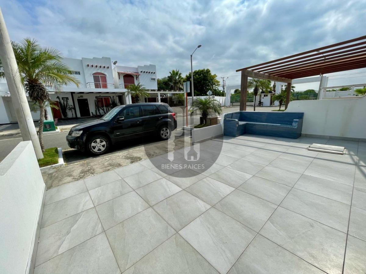 Venta Hermosa Casa en Urbanización Altamar 2, Vía Data, Playas, Guayas — imagen 9