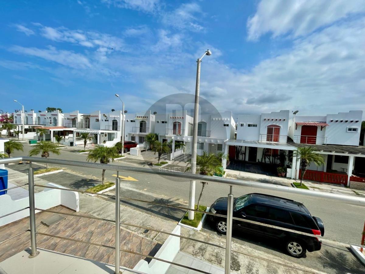 Venta Hermosa Casa en Urbanización Altamar 2, Vía Data, Playas, Guayas — imagen 3