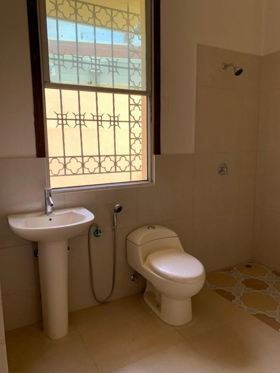 Oportunidad - Se Vende Casa Esquinera en Centenario Sur - 690 m² Terreno, Guayas — imagen 4