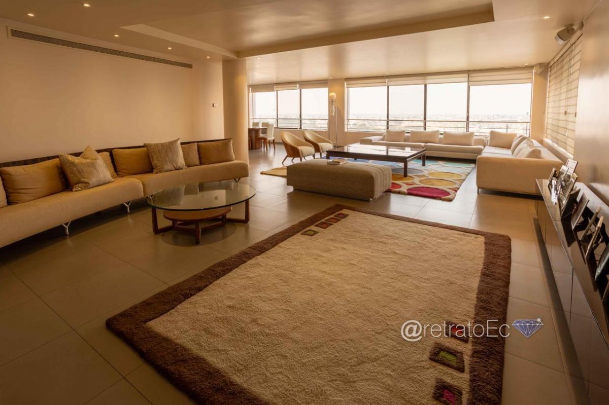Vendo Departamento Amoblado Lomas Urdesa Vista Panorámica 3 Parqueos Ascensor, Guayas — imagen 7