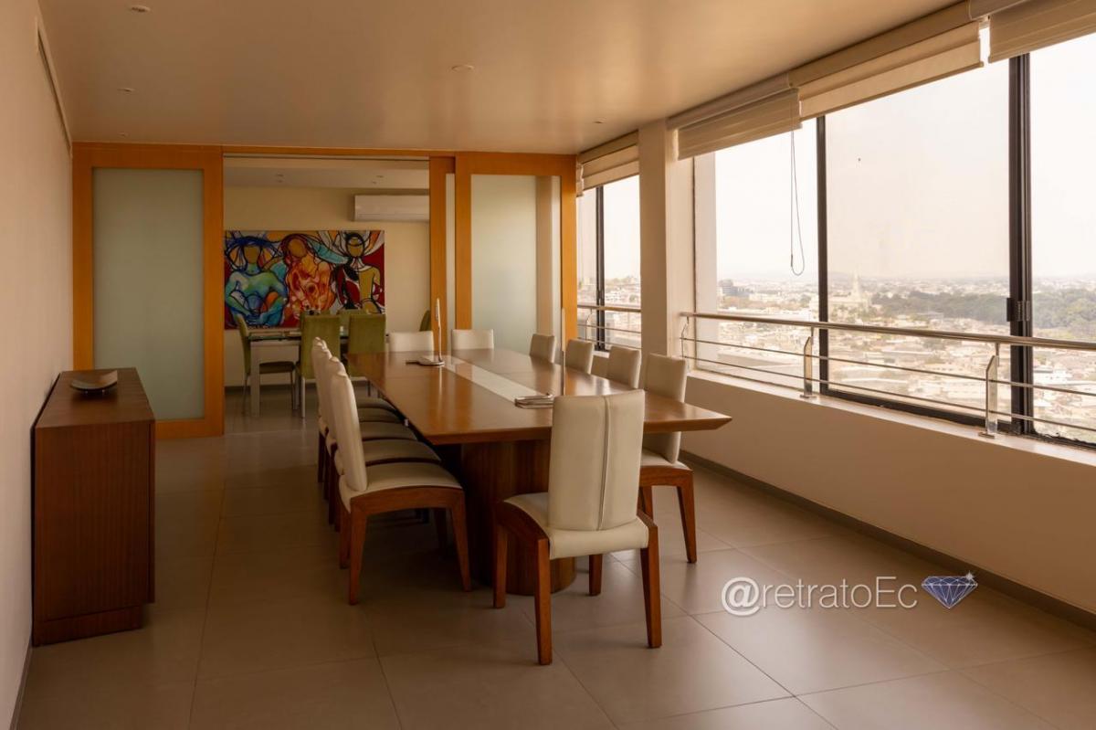 Vendo Departamento Amoblado Lomas Urdesa Vista Panorámica 3 Parqueos Ascensor, Guayas — imagen 4