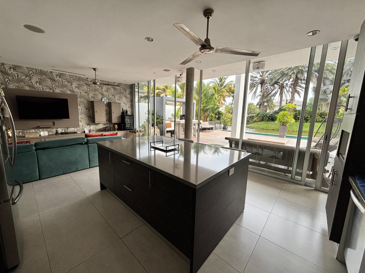 Espectacular Casa Al Lago en Lujosa Urbanización en Mocolí, Guayas — imagen 3