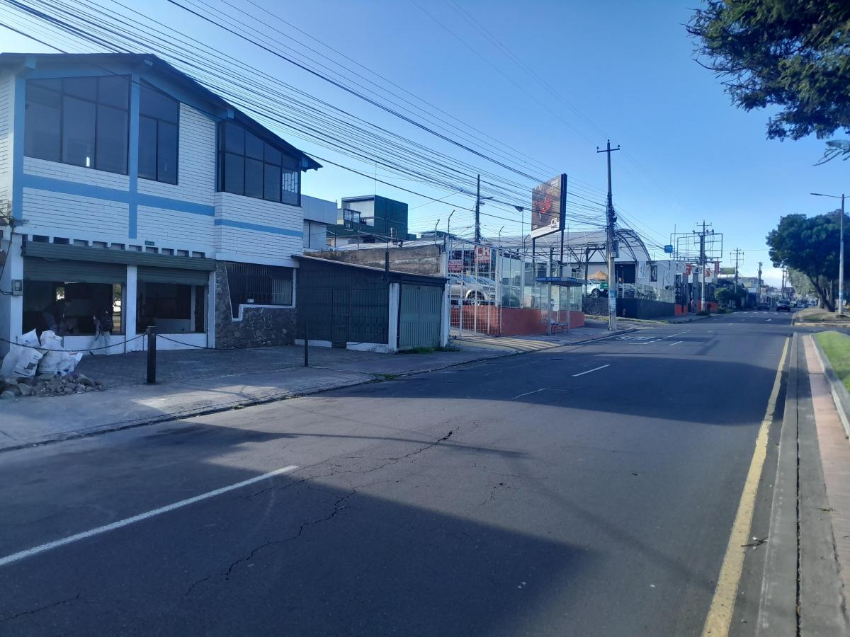Vendo Casa Comercial Av Amazonas, Frente Parque Bicentenario y Metro Labrador. Provincia de Pichincha — imagen 9