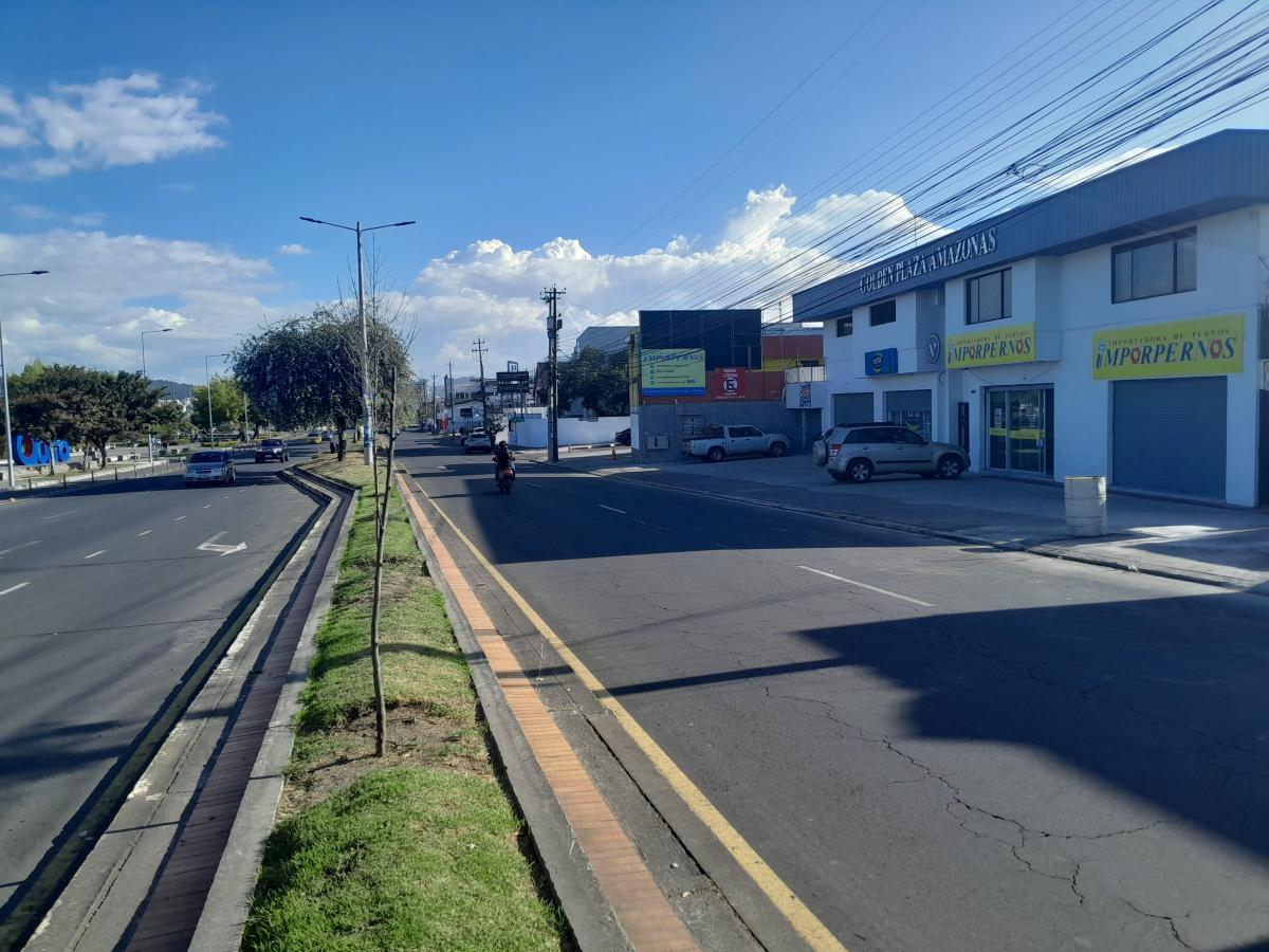 Vendo Casa Comercial Av Amazonas, Frente Parque Bicentenario y Metro Labrador. Provincia de Pichincha — imagen 6