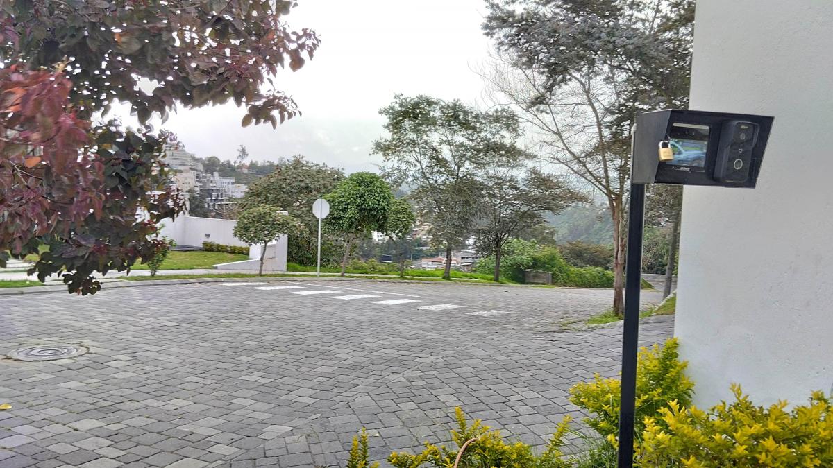 Re/max Futuro Vende Terreno 1373 m² San Juan de Cumbaya El Cebollar — imagen 10