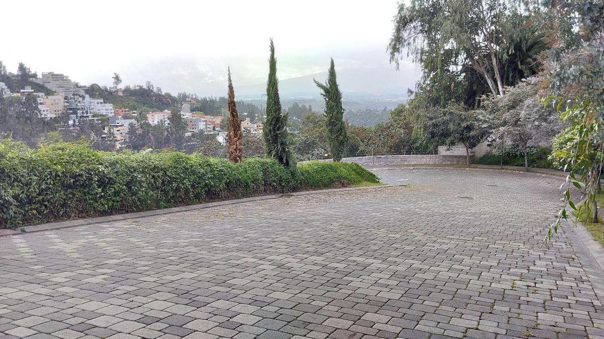 Re/max Futuro Vende Terreno 1373 m² San Juan de Cumbaya El Cebollar — imagen 9
