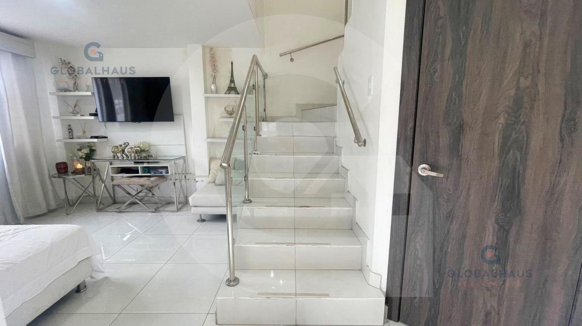 Venta de Casa con Terreno en Urbanización Compostela m. B. Guayas — imagen 5