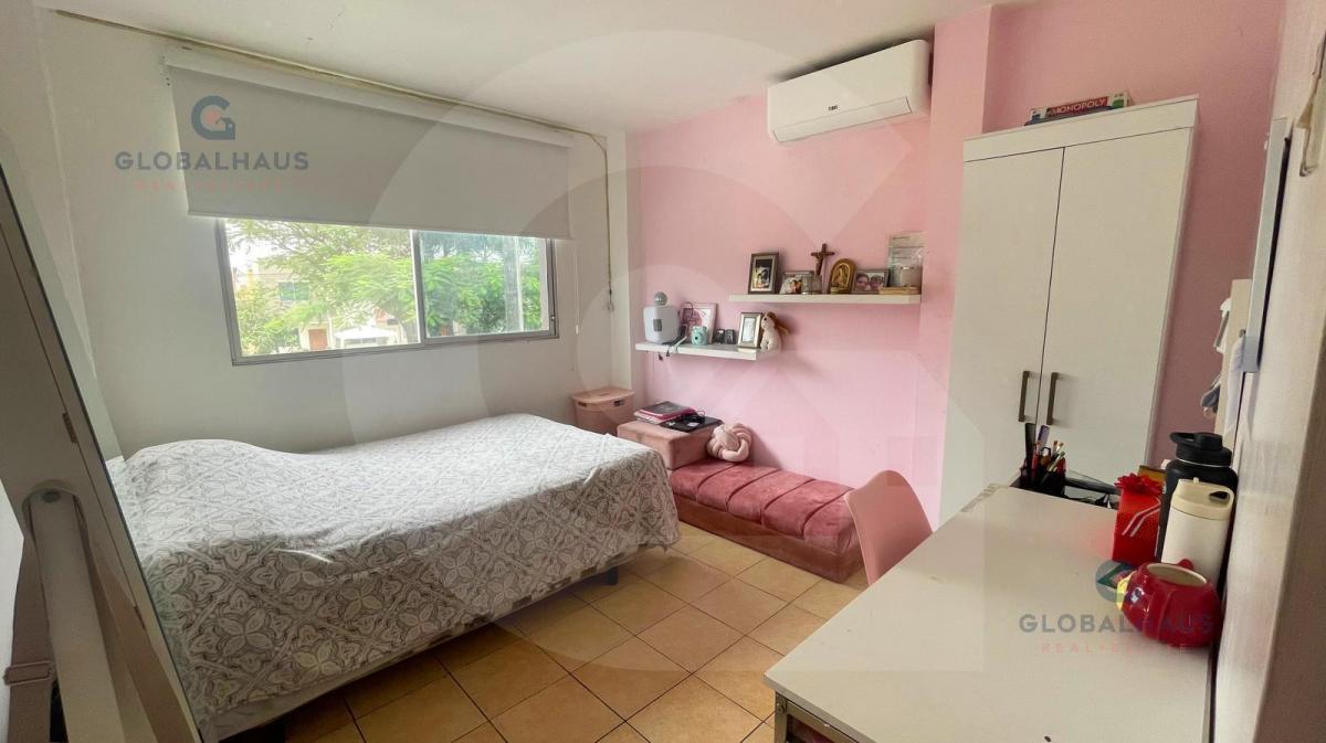 Venta de Casa con Terreno en Urbanización Compostela m. B. Guayas — imagen 3