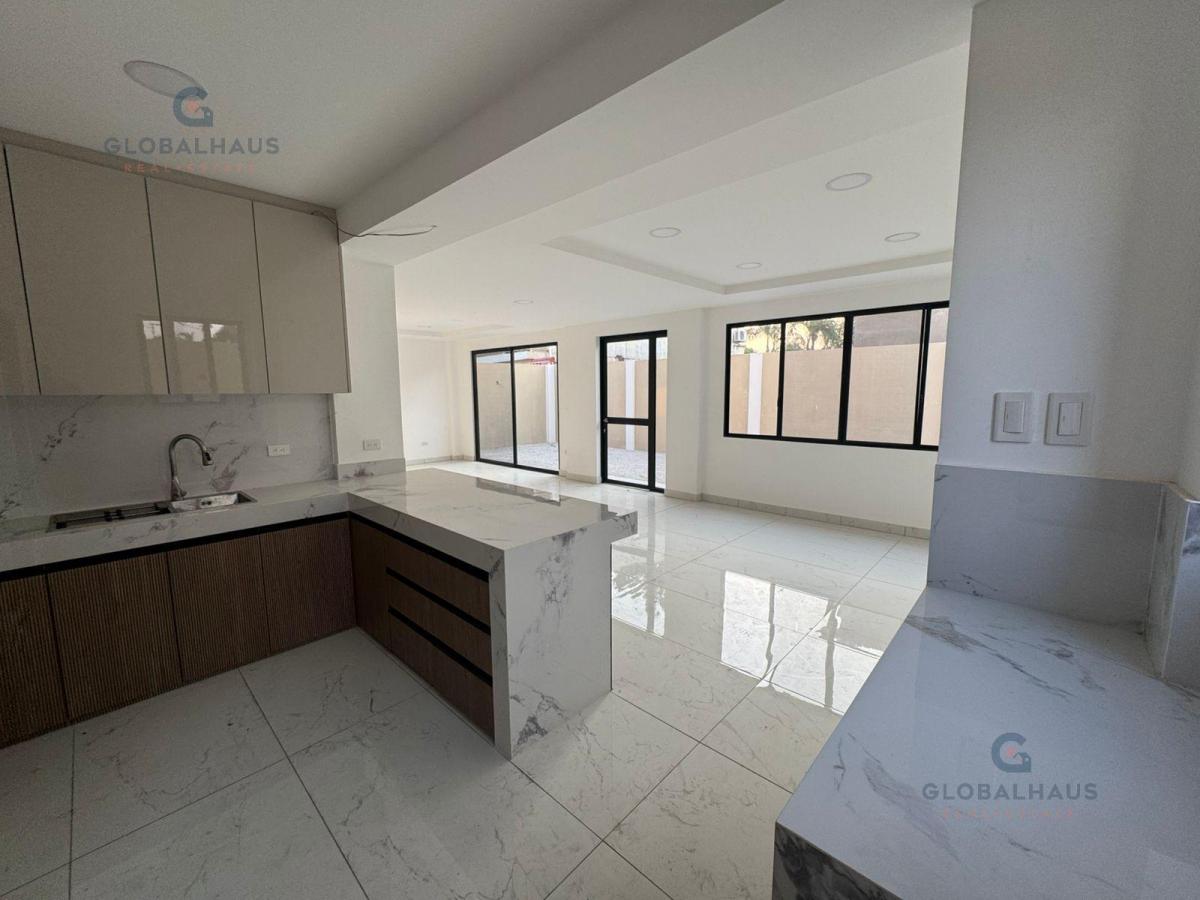 Venta de Casa Esquinera, Ciudad Celeste, 4 Habitaciones G. m. Guayas — imagen 10