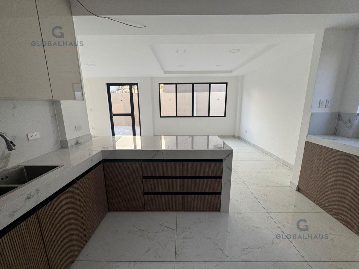 Venta de Casa Esquinera, Ciudad Celeste, 4 Habitaciones G. m. Guayas — imagen 9
