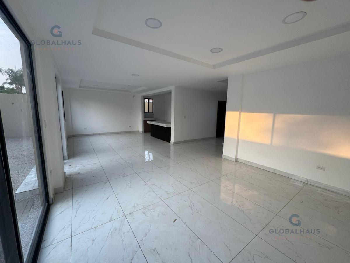 Venta de Casa Esquinera, Ciudad Celeste, 4 Habitaciones G. m. Guayas — imagen 8