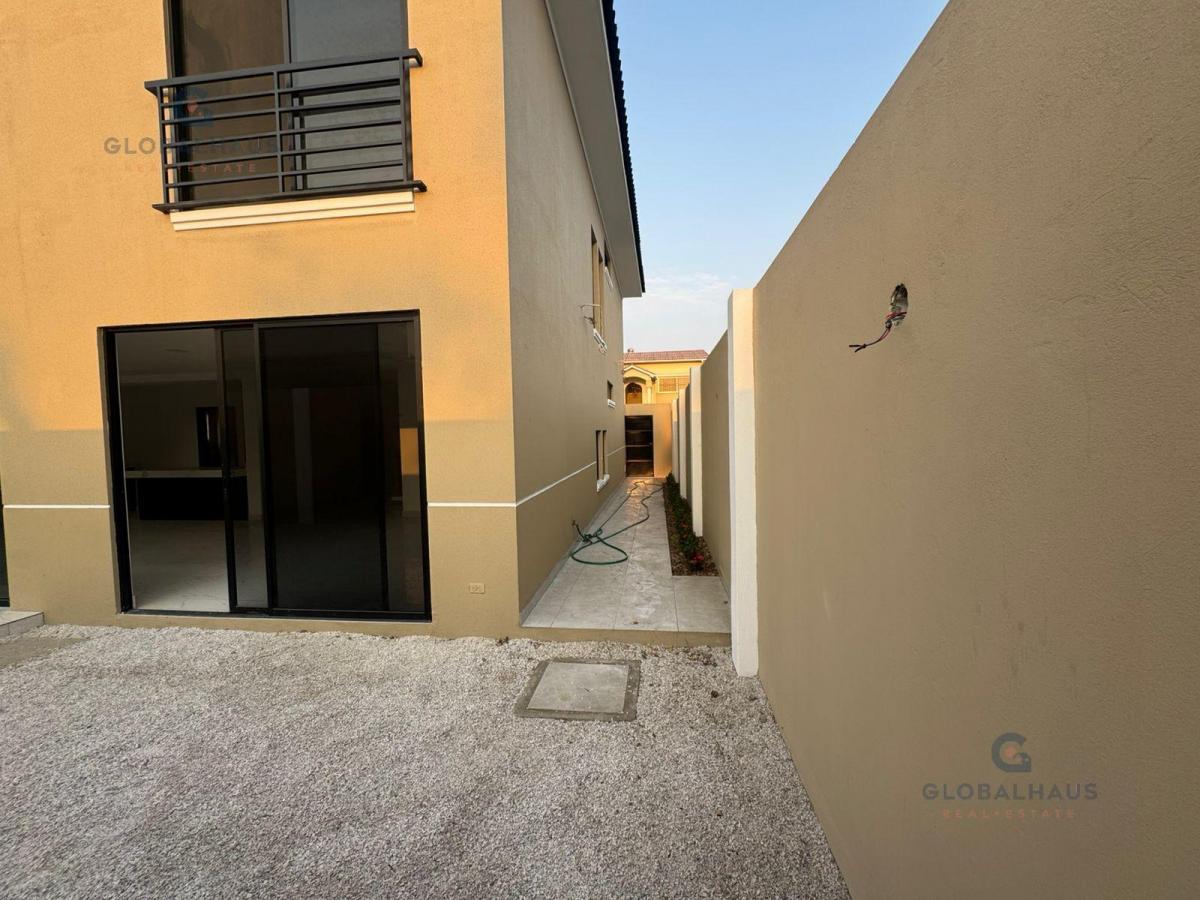 Venta de Casa Esquinera, Ciudad Celeste, 4 Habitaciones G. m. Guayas — imagen 6