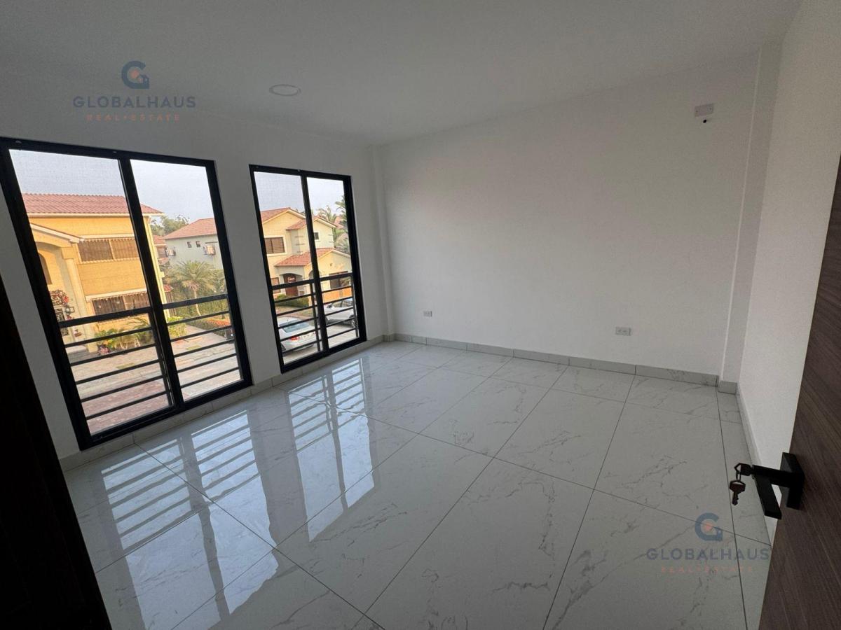 Venta de Casa Esquinera, Ciudad Celeste, 4 Habitaciones G. m. Guayas — imagen 4