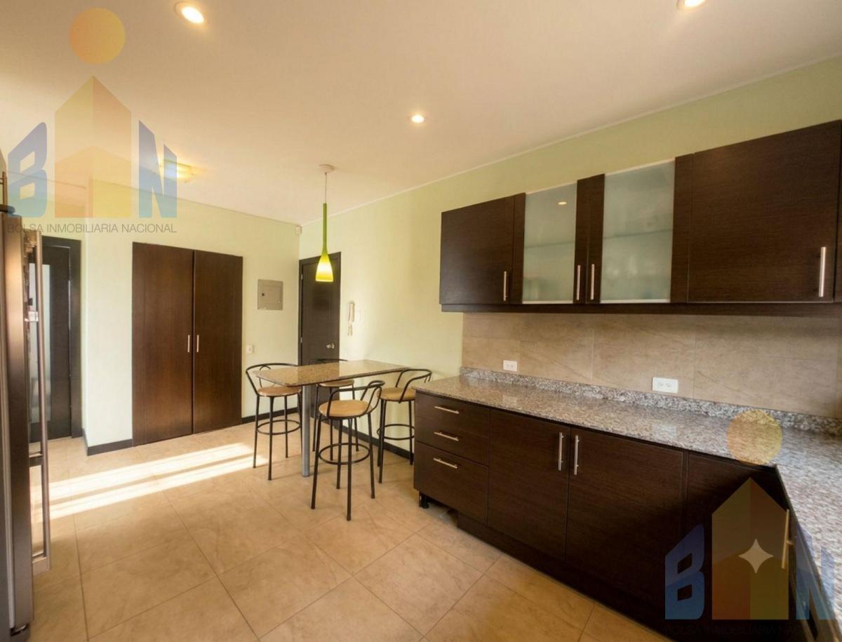 Venta Casa 3 Parqueadero 100 m Patio Cumbaya La Ceramica — imagen 3