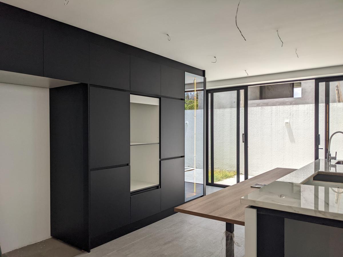 Venta Espectacular Casa 4 Dorm., Piscina, Urbanización Exclusiva de Nayón — imagen 8