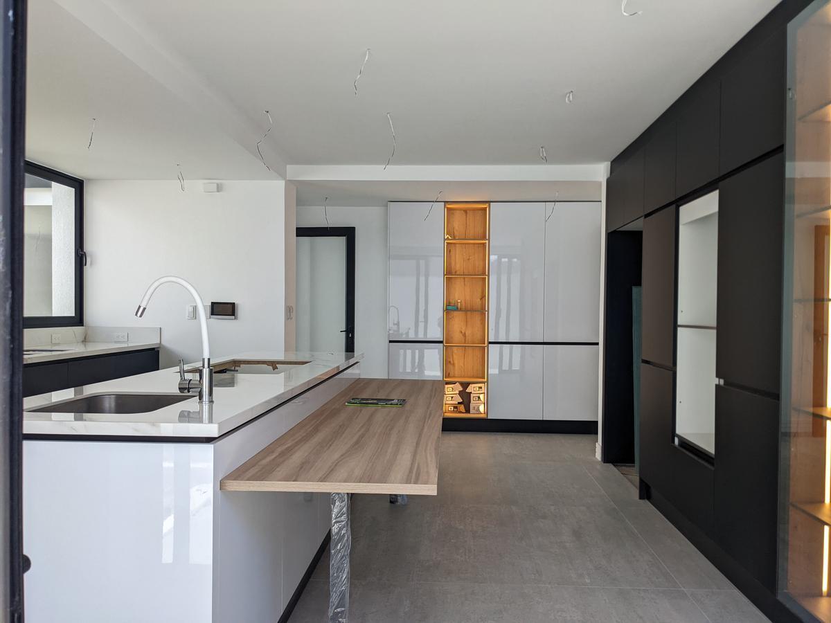 Venta Espectacular Casa 4 Dorm., Piscina, Urbanización Exclusiva de Nayón — imagen 6