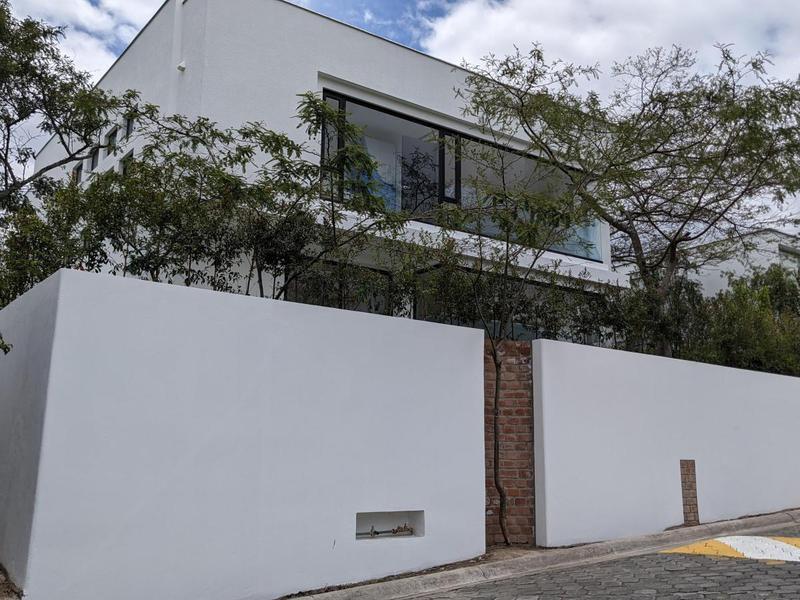 Venta Espectacular Casa 4 Dorm., Piscina, Urbanización Exclusiva de Nayón — imagen 5
