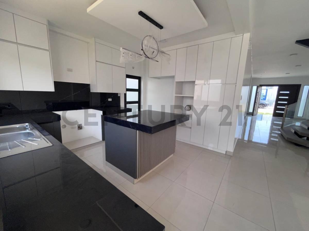 Moderna Casa de 4 Dorm. de Venta en Isla Celeste, Guayas — imagen 10