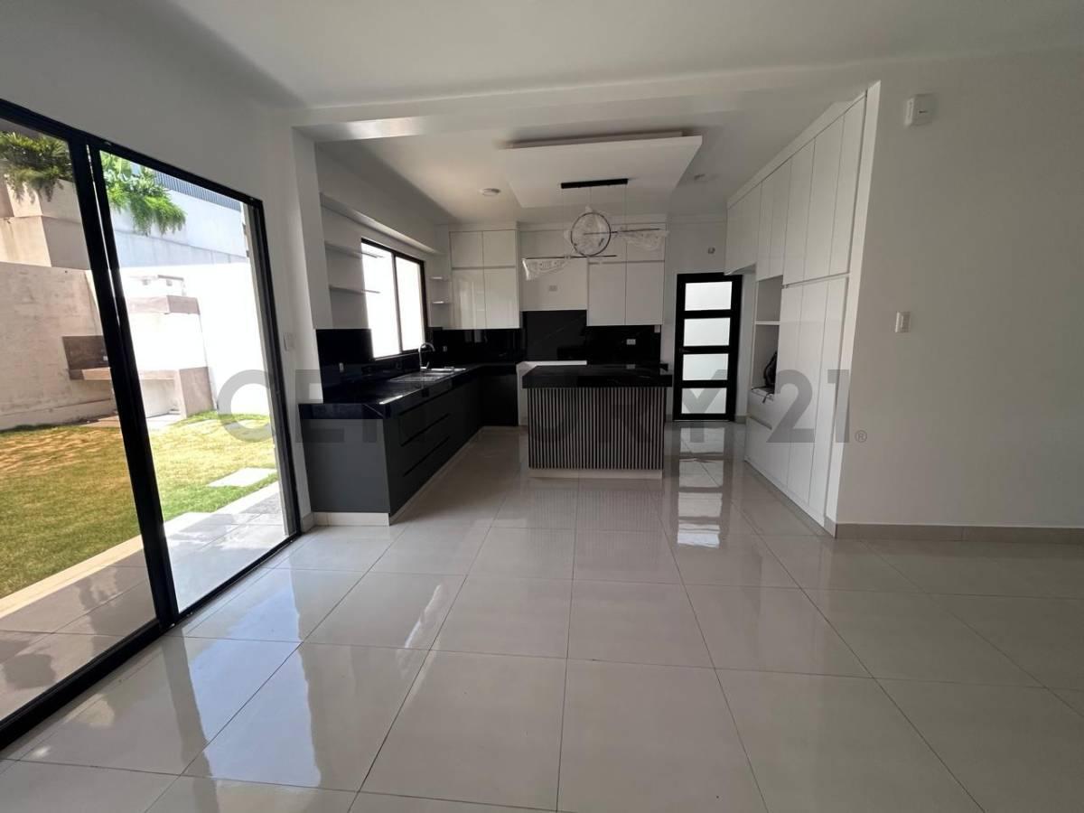 Moderna Casa de 4 Dorm. de Venta en Isla Celeste, Guayas — imagen 9