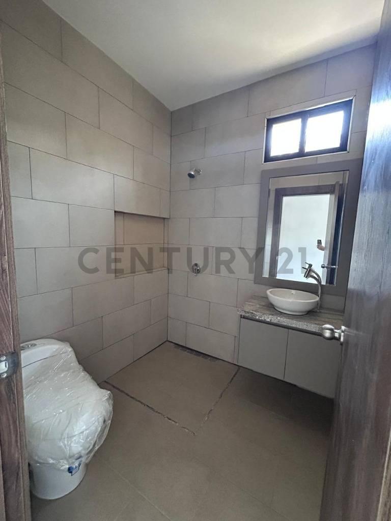 Moderna Casa de 4 Dorm. de Venta en Isla Celeste, Guayas — imagen 3