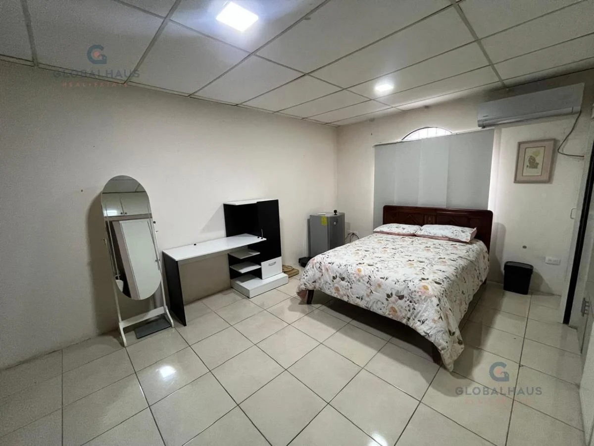 Venta de Casa en Urb. Parques del Rio con Piscina, 4 Habitaciones m. H. Guayas — imagen 8