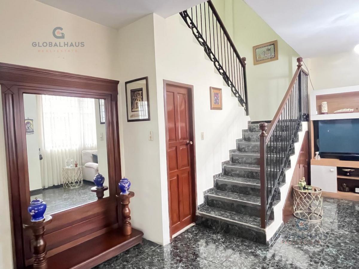 Venta de Casa en Urb. Parques del Rio con Piscina, 4 Habitaciones m. H. Guayas — imagen 4