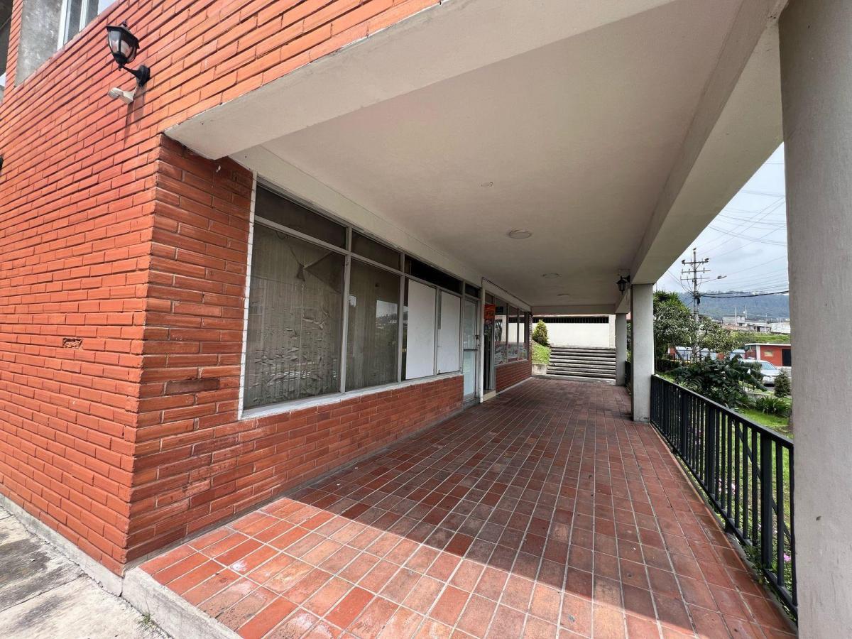 Casa Esquinera Dentro de Conjunto en Sector El Condado — imagen 9