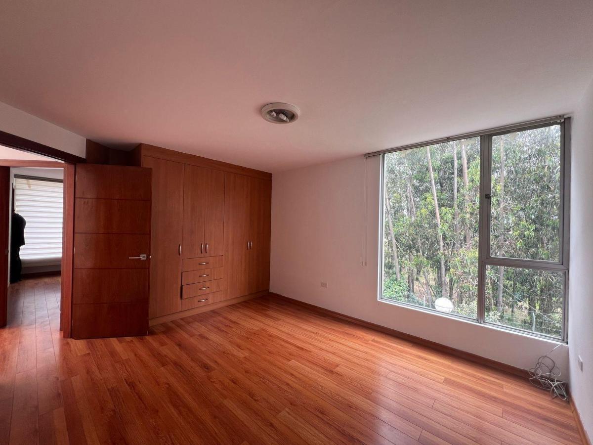 Casa Esquinera Dentro de Conjunto en Sector El Condado — imagen 4