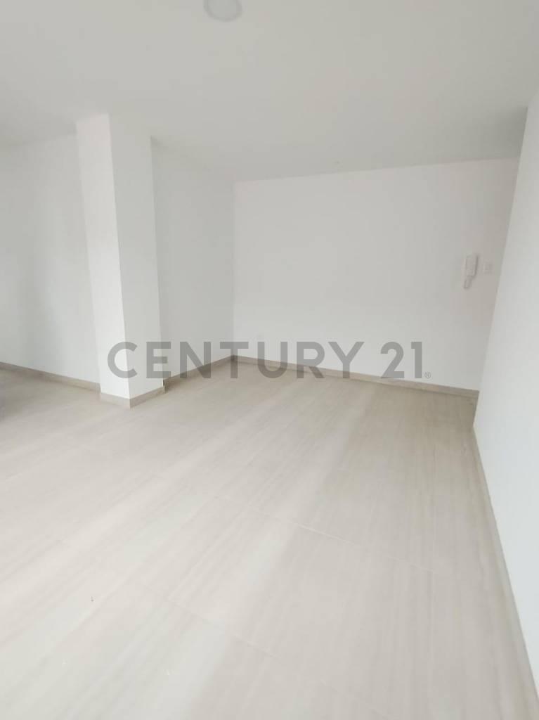 En Venta Hermoso Departamento con Balcon y Terraza en Cumbaya — imagen 9