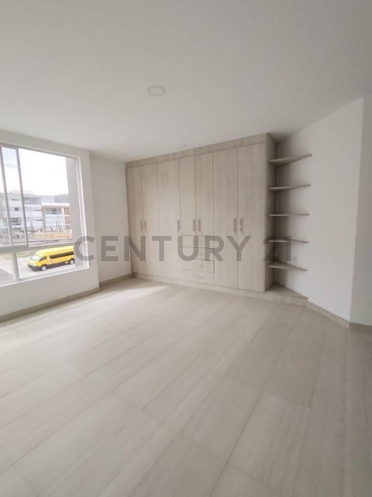En Venta Hermoso Departamento con Balcon y Terraza en Cumbaya — imagen 7