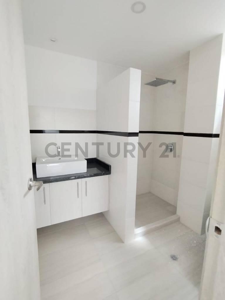 En Venta Hermoso Departamento con Balcon y Terraza en Cumbaya — imagen 4