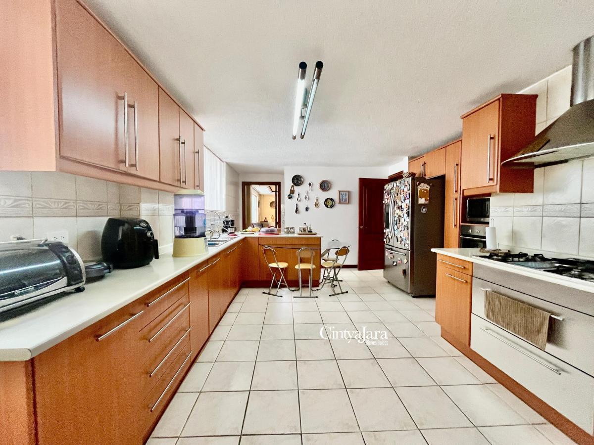 Cumbaya, Departamento en Urbanización, 4 Dorm., Estar, 3 Parquedadros — imagen 4