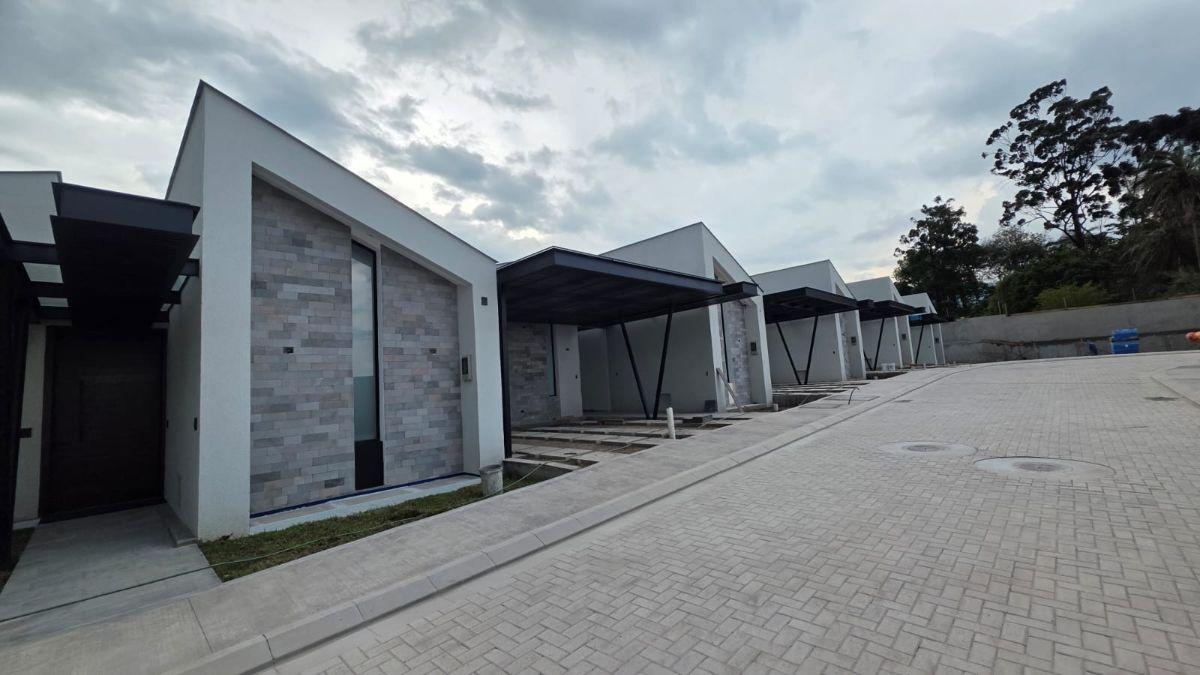 Casa de Una Sola Planta con 3 Habitaciones de 182 m² en Venta en Ruta Viva Tumbaco — imagen 9